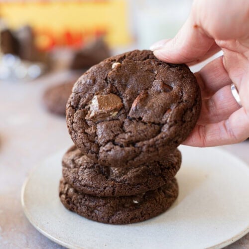 A hand holding a Toberlone Cookie