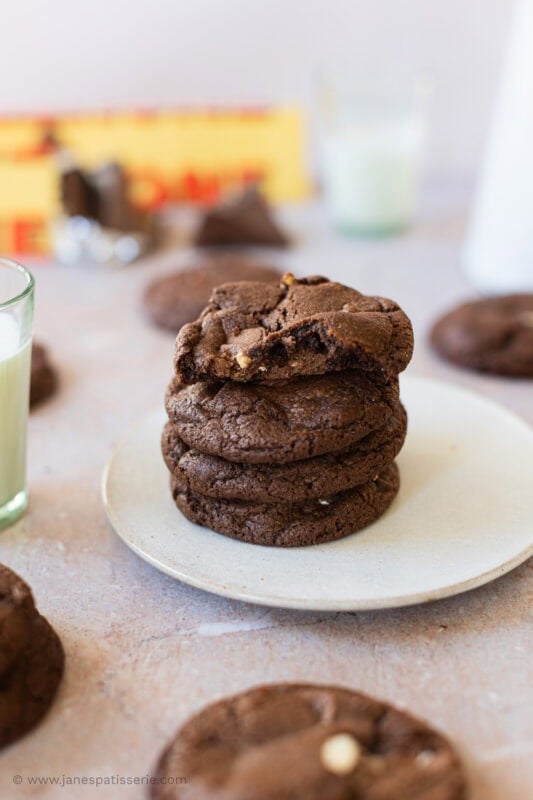 A stack of three Toblerone cookies on a plate
