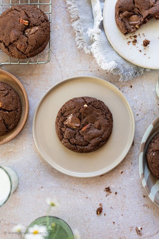 A whole Toblerone cookie on a plate